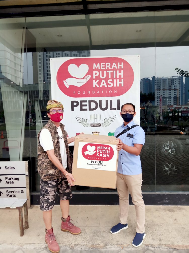 Merah Putih Kasih Foundation Donasikan Masker Surgical Face Mask